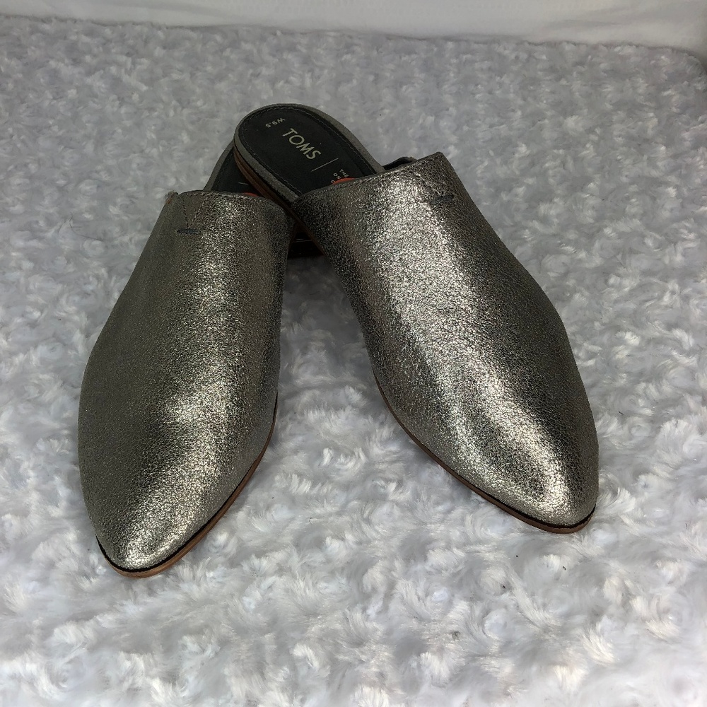 Toms  Jutti Metallic Silver Mules  (NWOT)